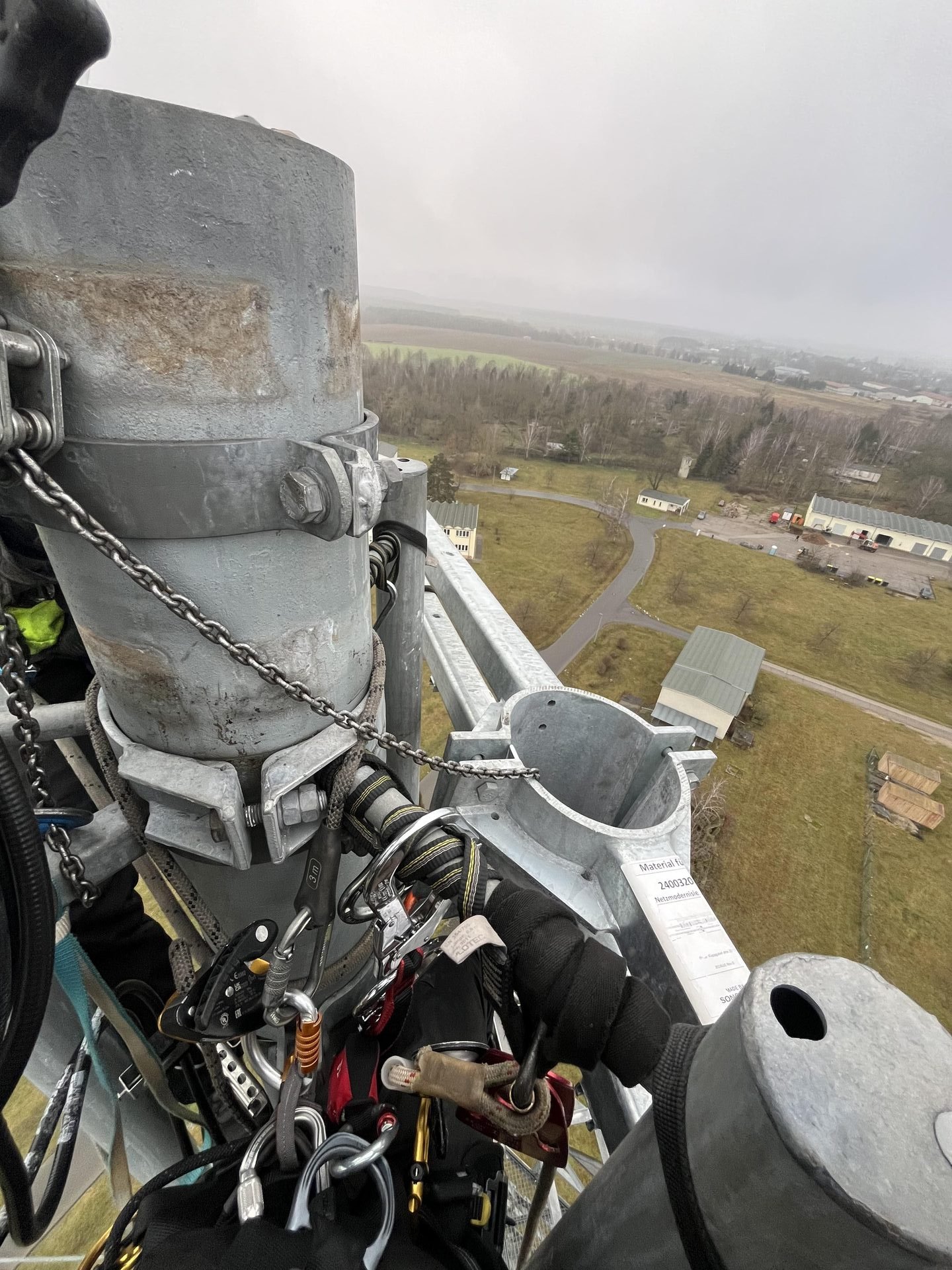 Antennenmontage in der Höhe